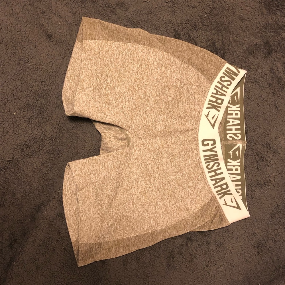 💚SOLD💚Khaki flex shorts